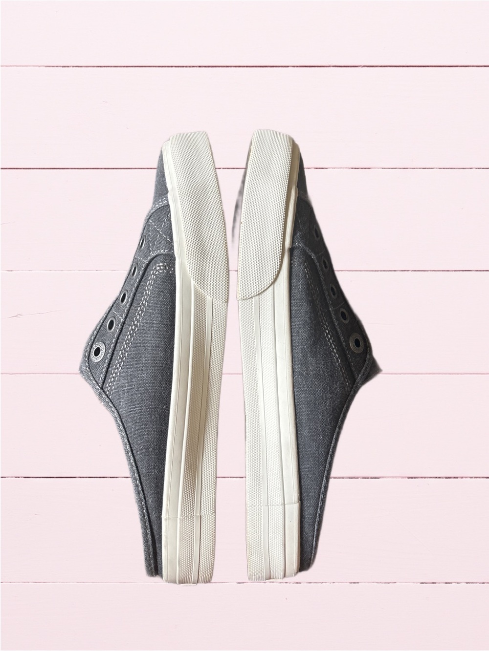 Taos Women’s Size 8.5 Slip-On Canvas Sneakers in Charcoal - Picture 4 of 6